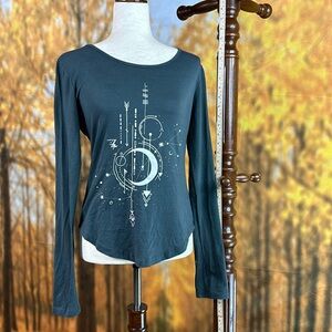 Grey long sleeve tee w/symbols in white(slight pink tint)